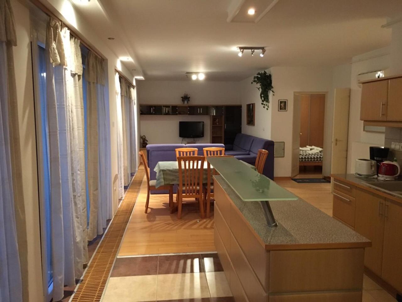 Mary Apartmanhaz